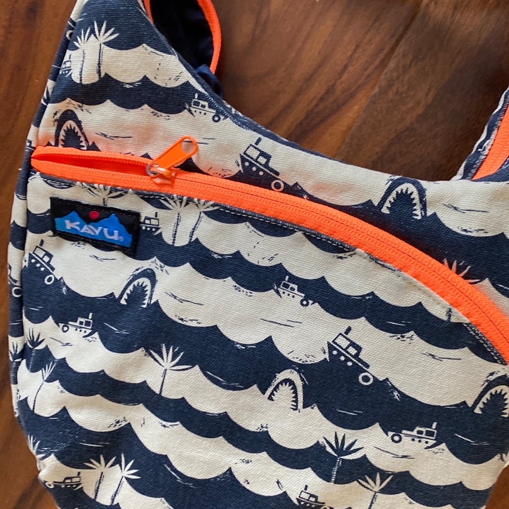 Kavu shoulder bag shark pattern